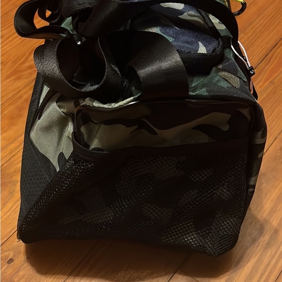 True Religion Tulo Duffle Bag - Picture 4 of 5